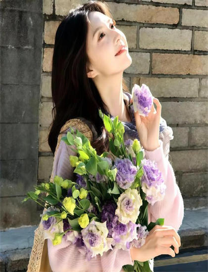 深度探索：《俏摩女抢头婚》的艺术魅力与文化价值——一次全面的艺术分析